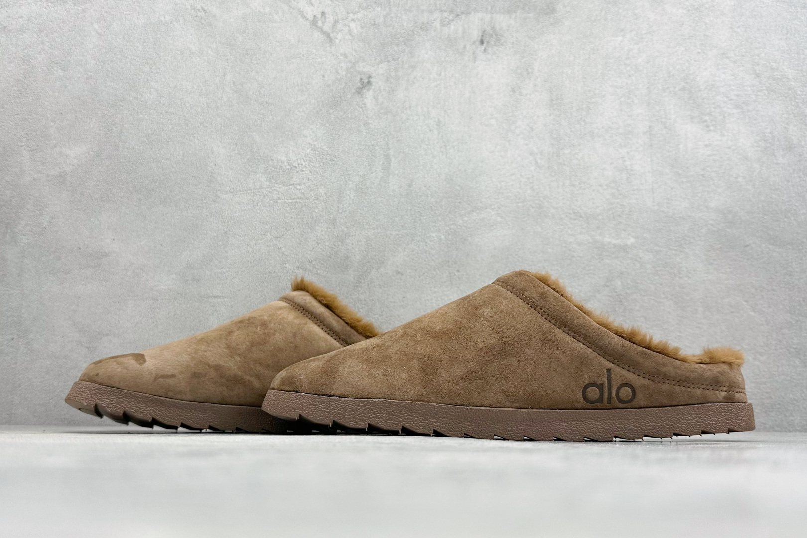 Alo Yoga Recovery Slipper 舒适简约 保暖防磨 防滑包头拖鞋货号：A0827U尺