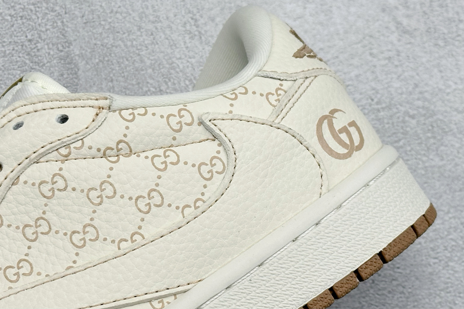 260 Nike Jordan Air Jordan倒勾 “ 古驰联名——米棕印花” 高端定制 低帮 防滑 耐磨 篮球鞋 LD2028-066