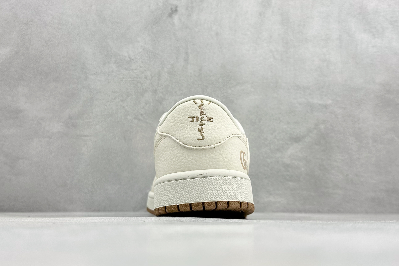 260 Nike Jordan Air Jordan倒勾 “ 古驰联名——米棕印花” 高端定制 低帮 防滑 耐磨 篮球鞋 LD2028-066