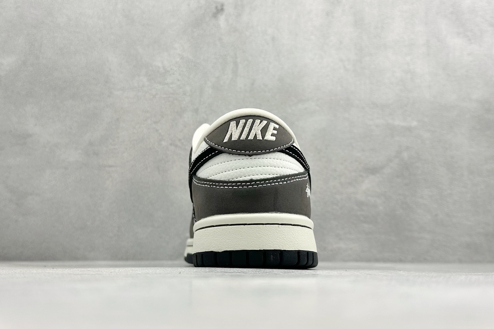 280 Nike SB Dunk Low ”斯图西联名“——白灰” 高端定制 低帮休闲板鞋 YF9511-914