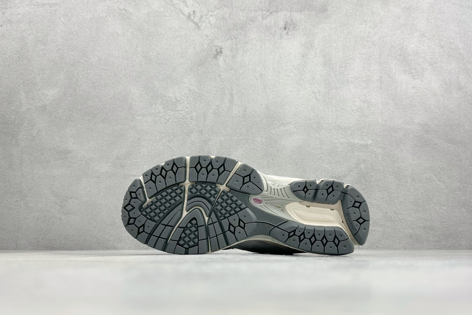 200 GS版New Balance ML2002系列 复古老爹风休闲运动慢跑鞋 ML2002RLN-Chinese UA Cheap High Quatity Brand Clothes Bags handbags Sneakers wholesale wholesaler seller from China Factory suppliers Fashion Clothing Shoes best Quality Beautiful Price 200 GS版New Balance ML2002系列 复古老爹风休闲运动慢跑鞋 ML2002RLN