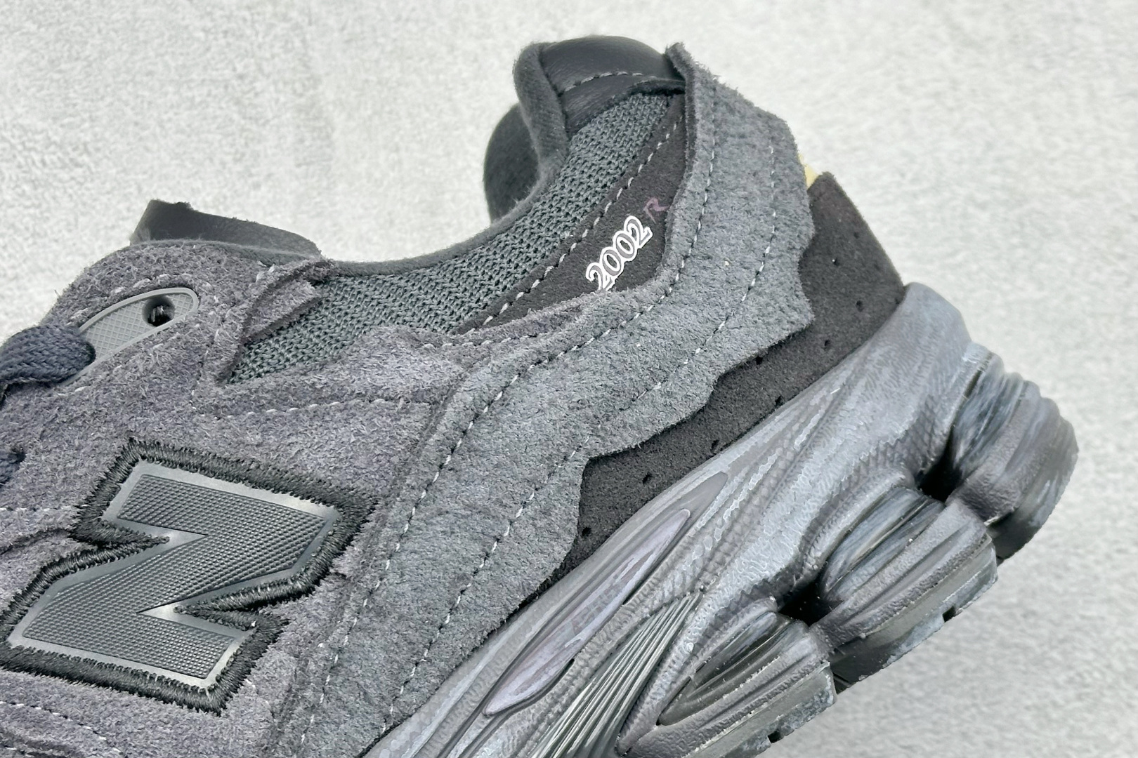 200 GS版New Balance ML2002系列 复古老爹风休闲运动慢跑鞋 M2002RDB