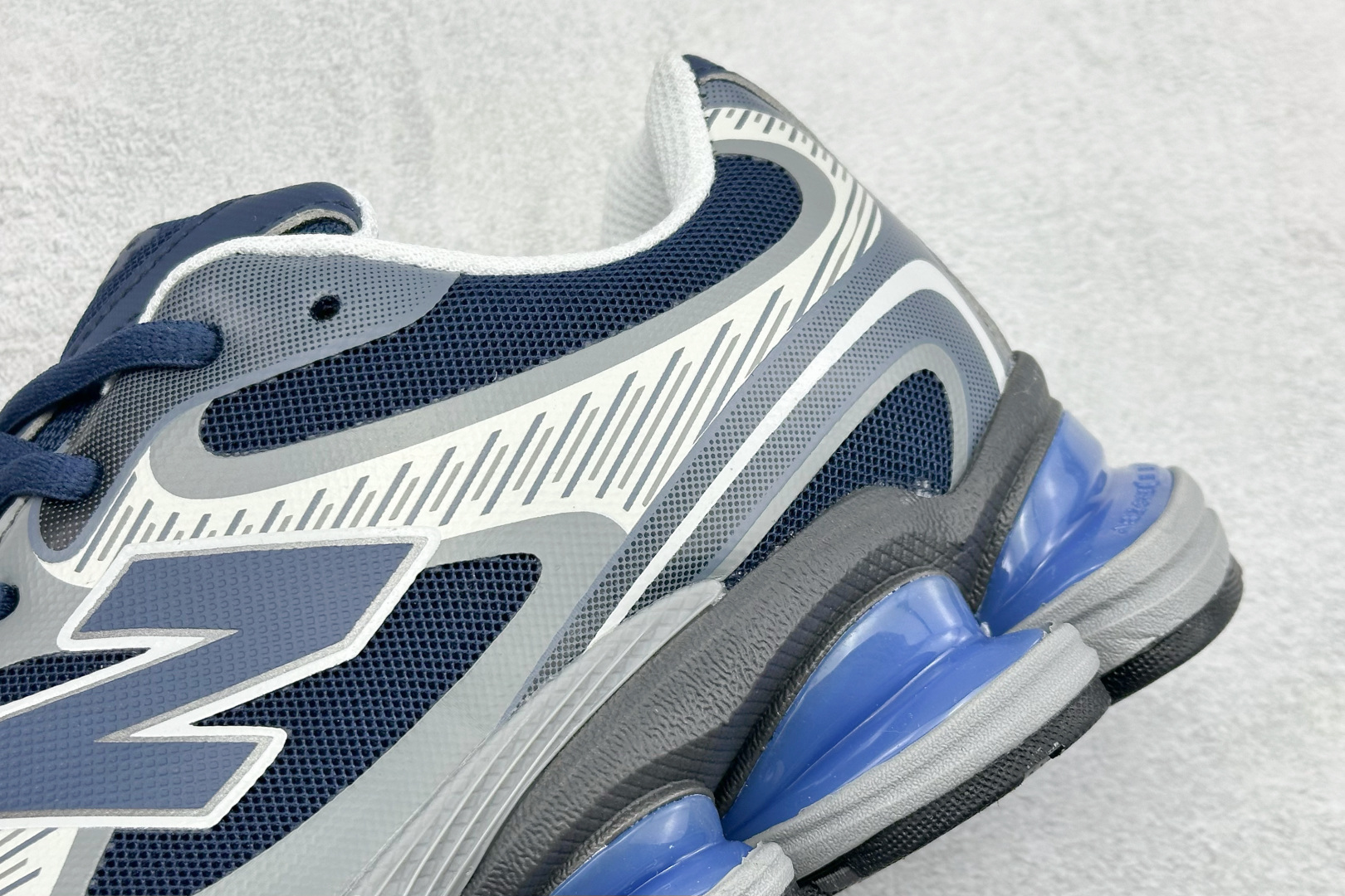 New Balance 2000系列复古老爹风休闲运动慢跑鞋 U20008AT