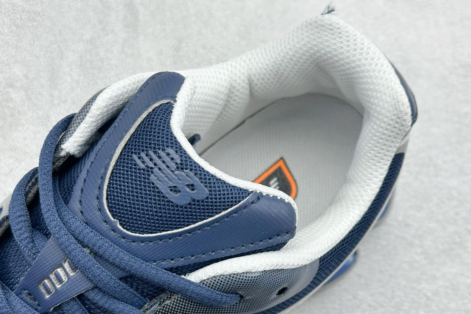New Balance 2000系列复古老爹风休闲运动慢跑鞋 U20008AT