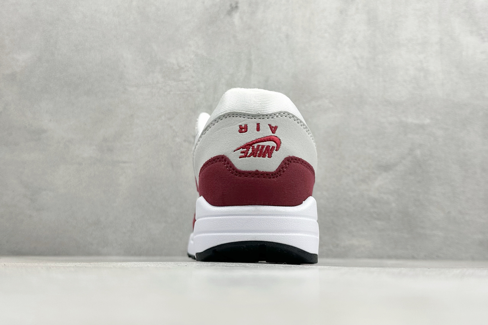 Nike Air Max 1 耐克半掌气垫复古跑步鞋 IM3906-100