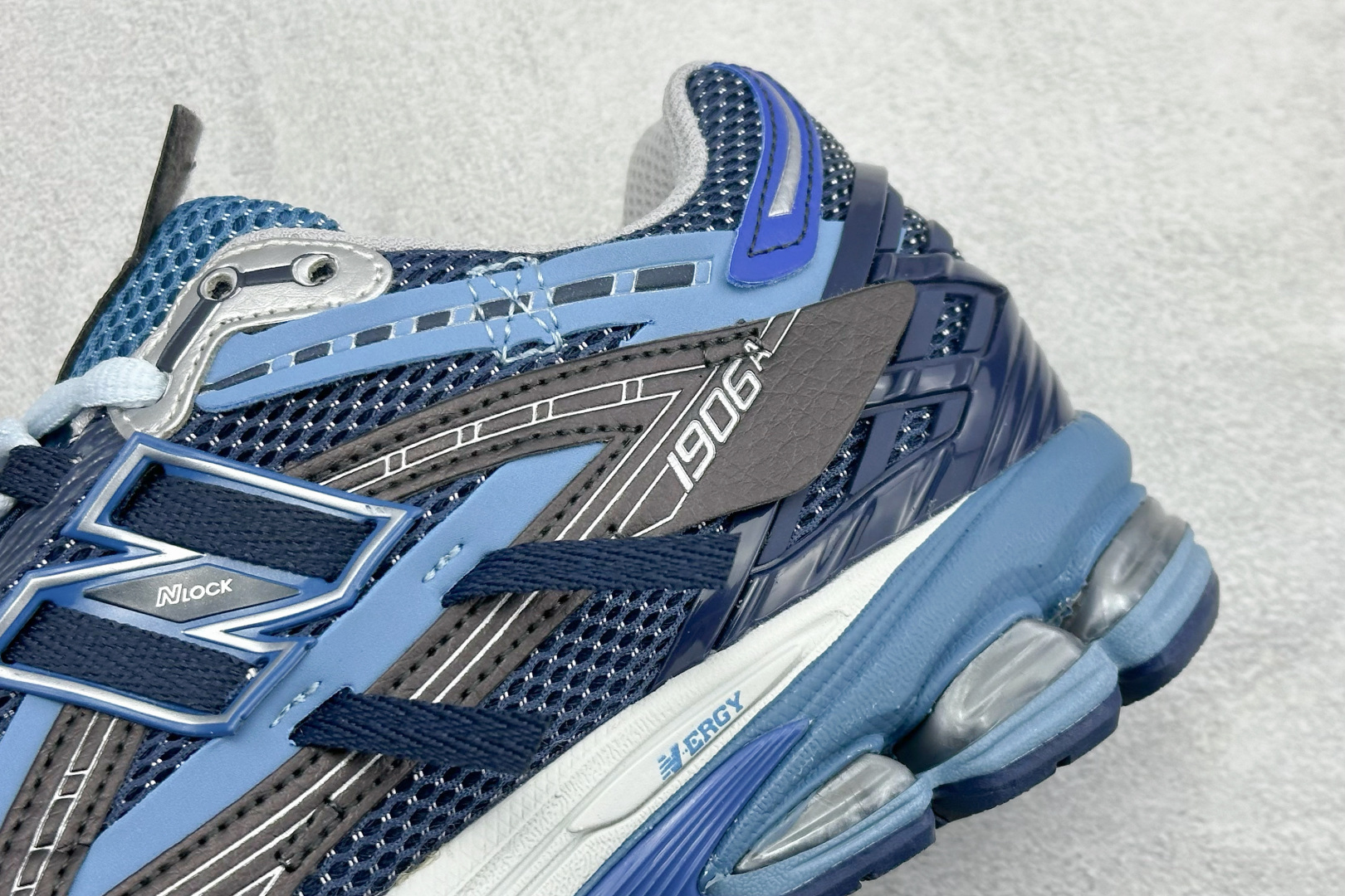 GS版New Balance M1906系列复古单品宝藏老爹鞋 U1906AB GS版New Balance M1906系列复古单品宝藏老爹鞋 U1906AB