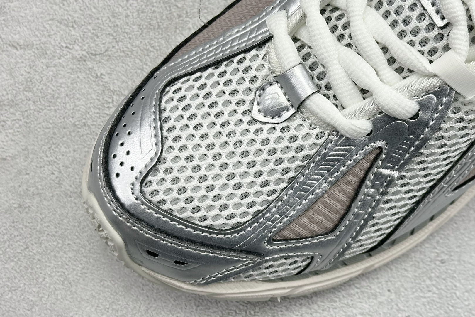GS版New Balance M1906系列复古单品宝藏老爹鞋 复古元素叠加 M1906RCB GS版New Balance M1906系列复古单品宝藏老爹鞋 复古元素叠加 M1906RCB