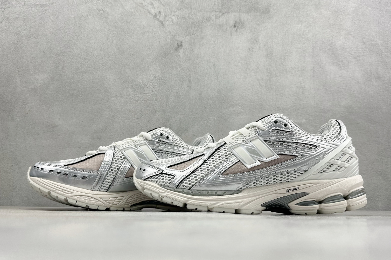 GS版New Balance M1906系列复古单品宝藏老爹鞋 复古元素叠加 M1906RCB GS版New Balance M1906系列复古单品宝藏老爹鞋 复古元素叠加 M1906RCB