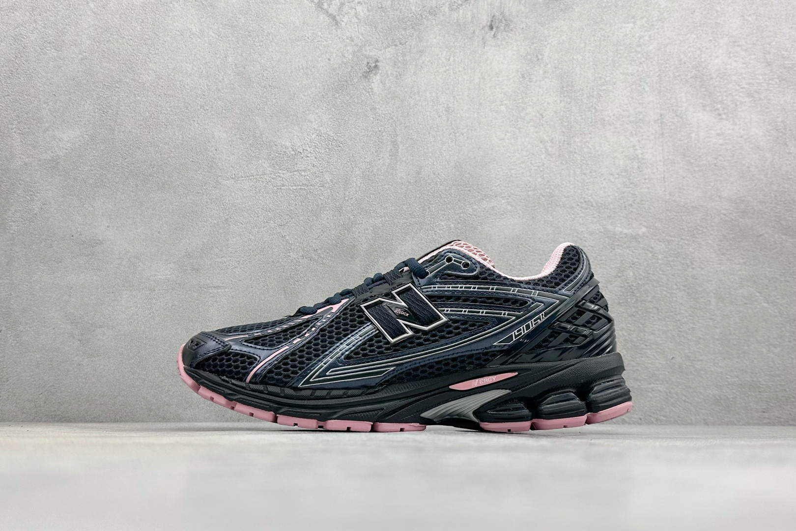 GS版New Balance M1906系列复古单品宝藏老爹鞋 复古元素叠加 M1906RCU GS版New Balance M1906系列复古单品宝藏老爹鞋 复古元素叠加 M1906RCU