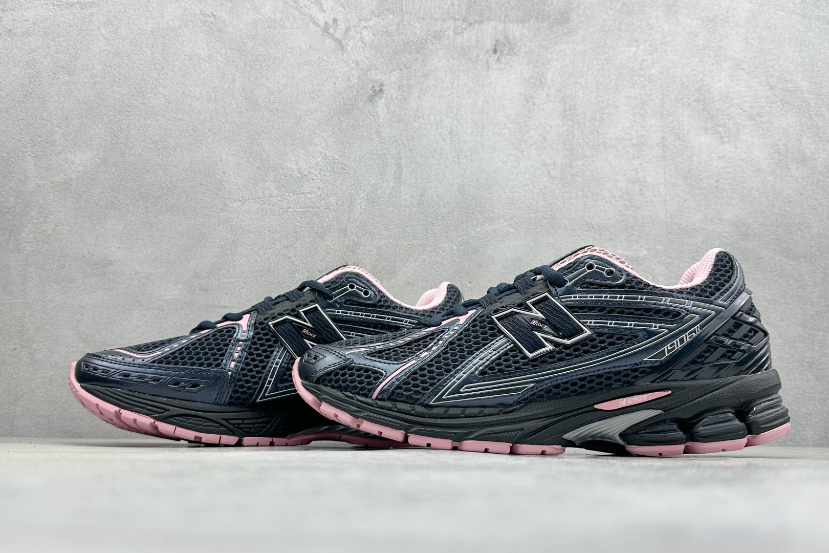 GS版New Balance M1906系列复古单品宝藏老爹鞋 复古元素叠加 M1906RCU GS版New Balance M1906系列复古单品宝藏老爹鞋 复古元素叠加 M1906RCU
