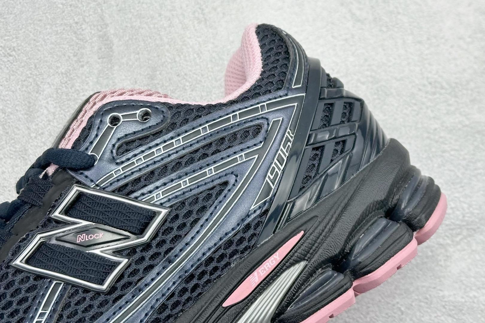 GS版New Balance M1906系列复古单品宝藏老爹鞋 复古元素叠加 M1906RCU GS版New Balance M1906系列复古单品宝藏老爹鞋 复古元素叠加 M1906RCU