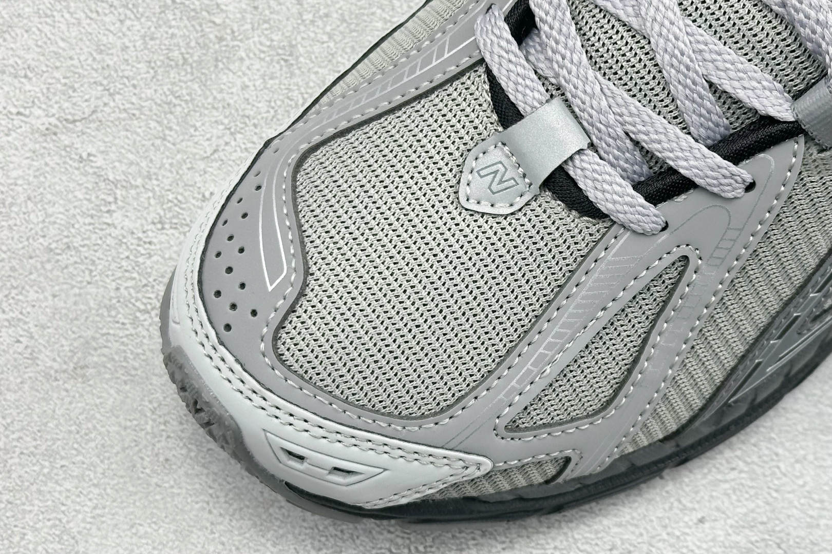 GS版New Balance M1906系列复古单品宝藏老爹鞋 复古元素叠加 M1906RHA GS版New Balance M1906系列复古单品宝藏老爹鞋 复古元素叠加 M1906RHA