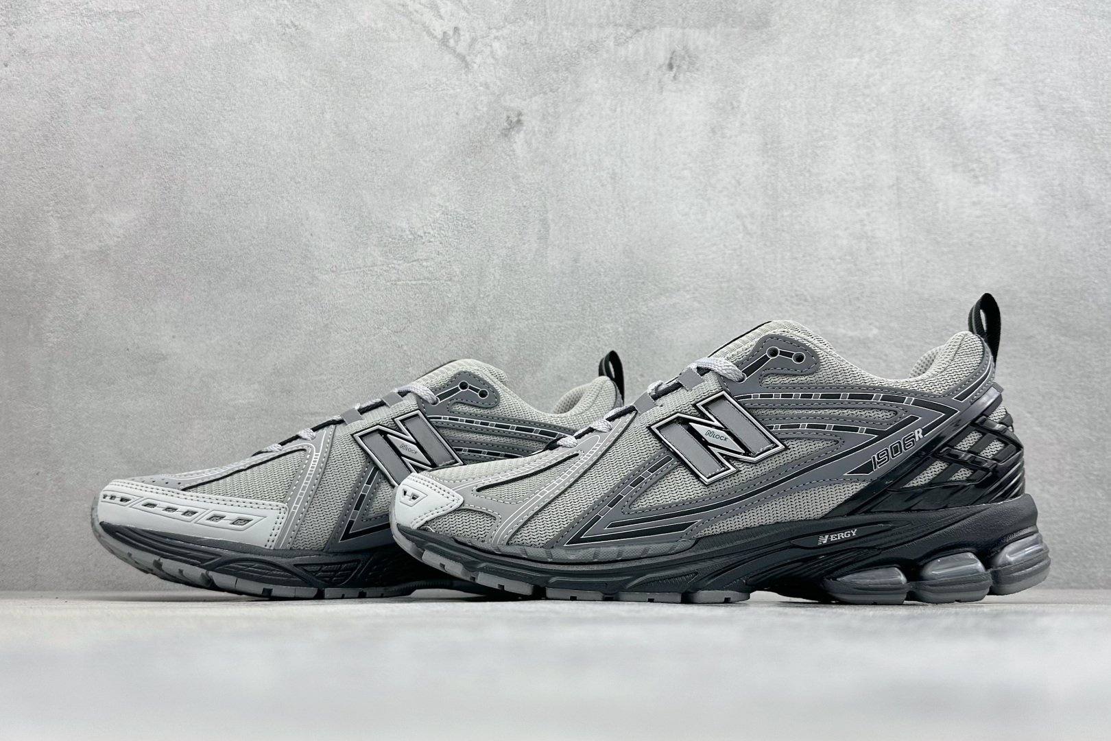 GS版New Balance M1906系列复古单品宝藏老爹鞋 复古元素叠加 M1906RHA GS版New Balance M1906系列复古单品宝藏老爹鞋 复古元素叠加 M1906RHA