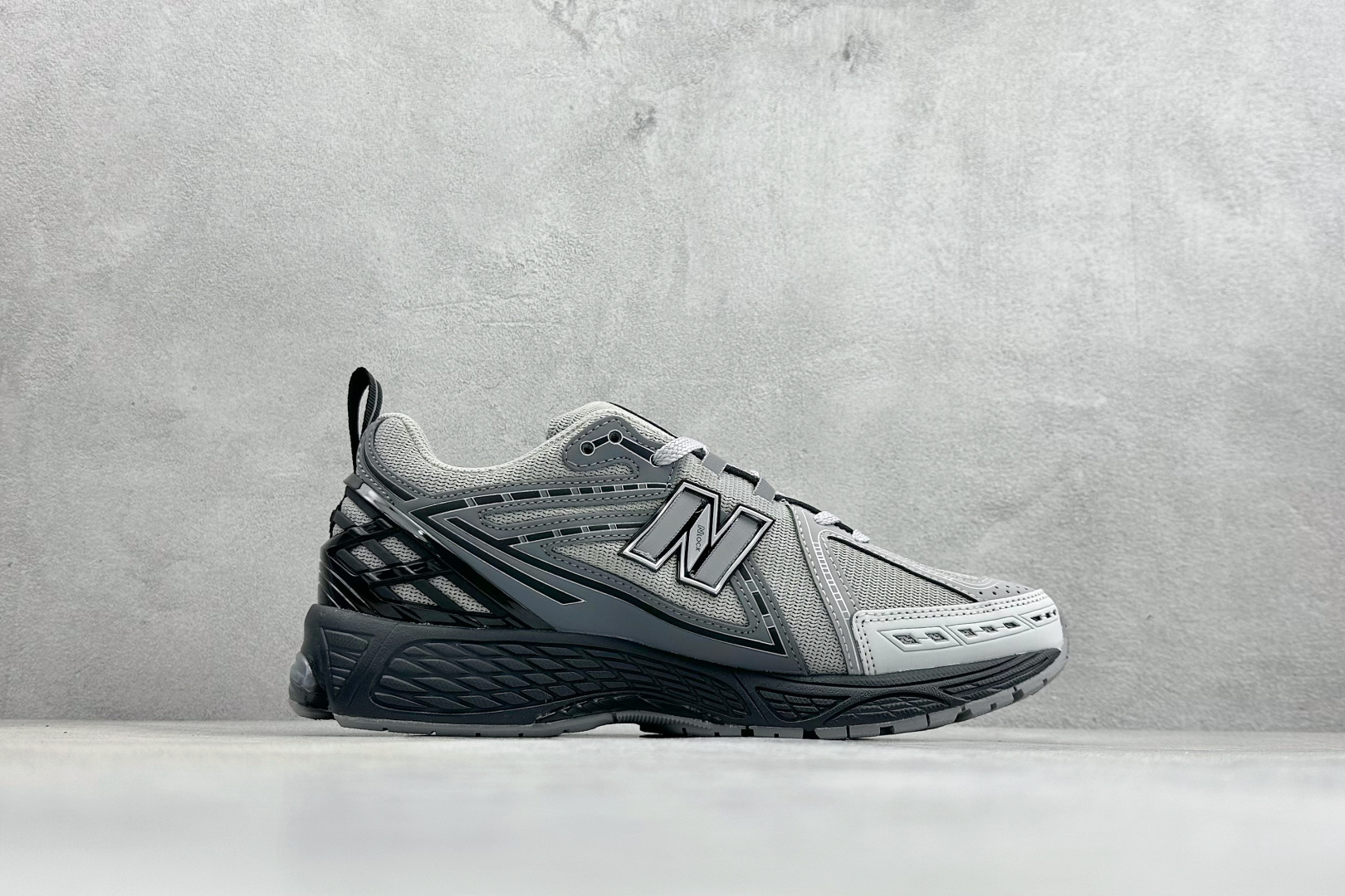 GS版New Balance M1906系列复古单品宝藏老爹鞋 复古元素叠加 M1906RHA GS版New Balance M1906系列复古单品宝藏老爹鞋 复古元素叠加 M1906RHA