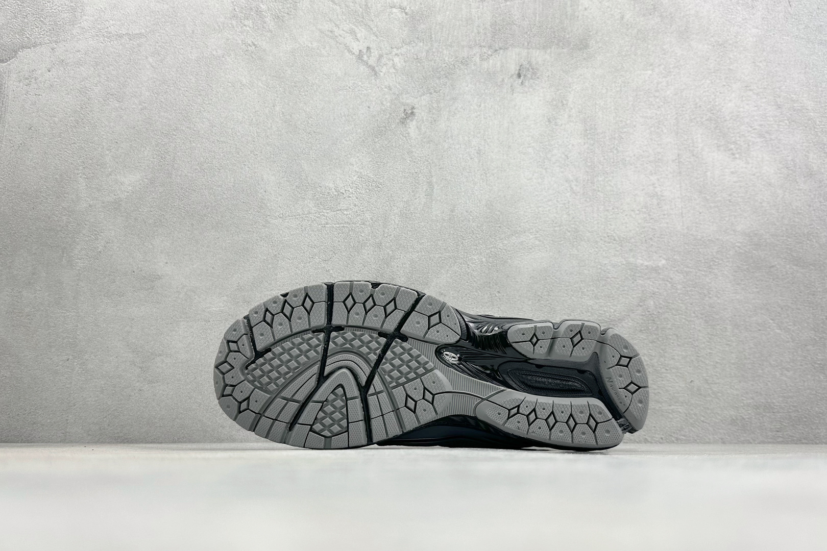 GS版New Balance M1906系列复古单品宝藏老爹鞋 复古元素叠加 M1906RHA GS版New Balance M1906系列复古单品宝藏老爹鞋 复古元素叠加 M1906RHA