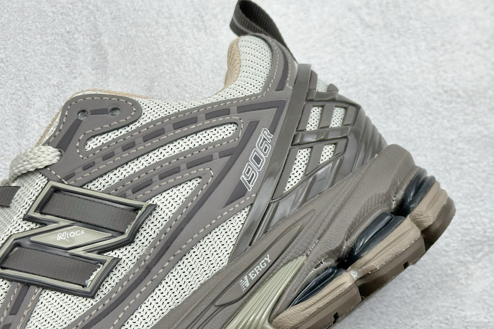 GS版New Balance M1906系列复古单品宝藏老爹鞋 复古元素叠加 M1906R