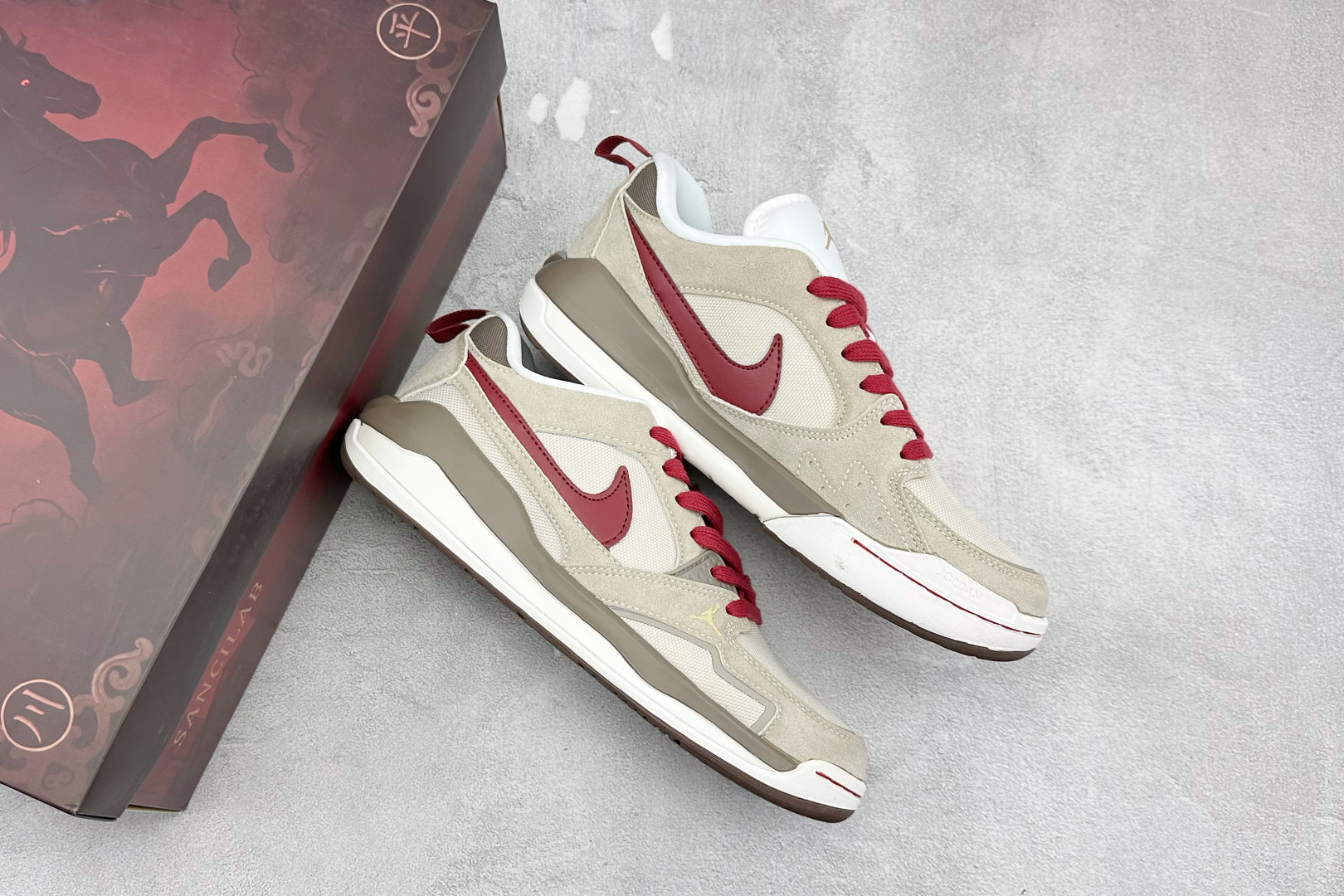 双层礼盒Nike Air Jordan CMFT Era 马年限定 舒适简约低帮运动鞋 IQ9781-261