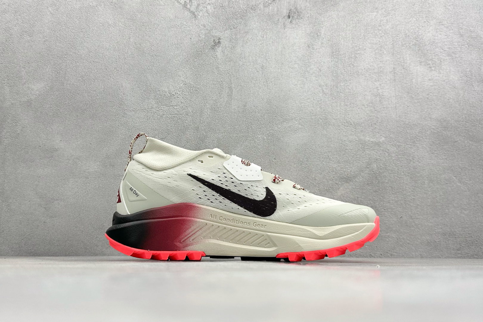 NIKE ACG ZEGAMA TRAIL 越野登山跑步鞋 外观稳固脚感后跟覆面和中足动态支撑巧妙融合 HV8113-103
