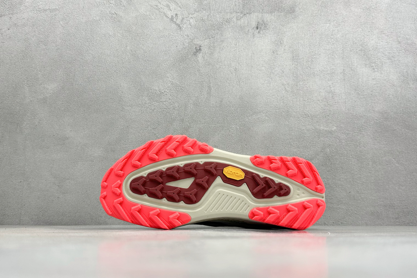 NIKE ACG ZEGAMA TRAIL 越野登山跑步鞋 外观稳固脚感后跟覆面和中足动态支撑巧妙融合 HV8113-103