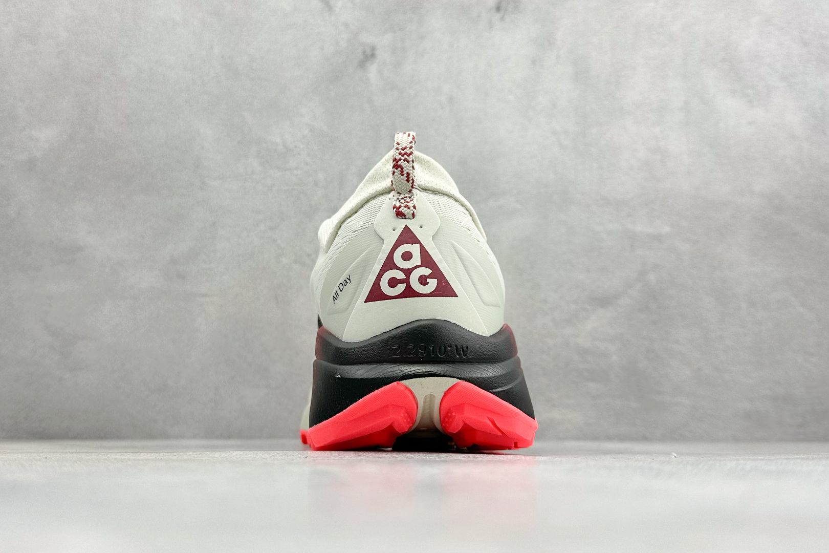 NIKE ACG ZEGAMA TRAIL 越野登山跑步鞋 外观稳固脚感后跟覆面和中足动态支撑巧妙融合 HV8113-103