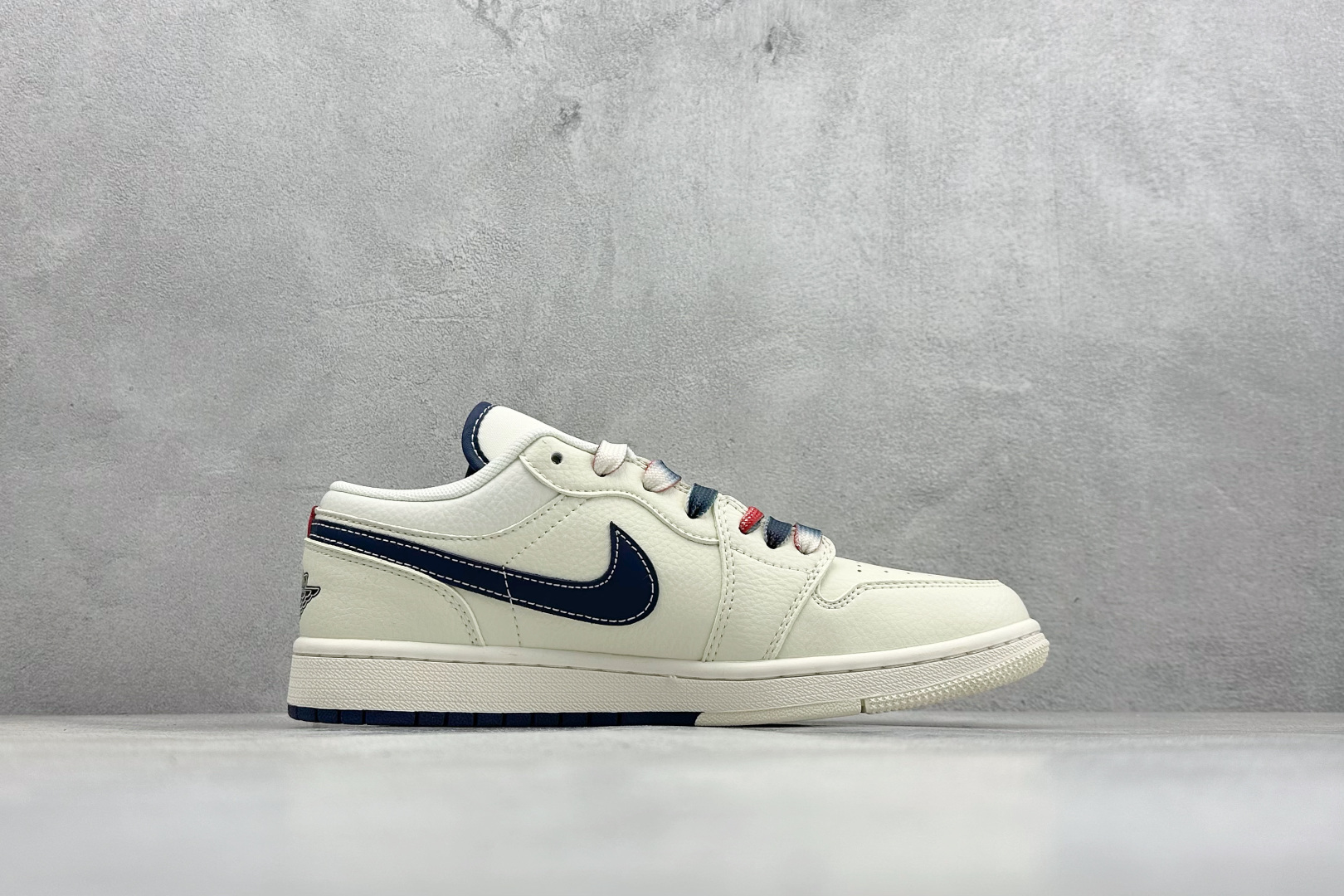 Air Jordan 1 Low AJ1 乔1 马年限定 米黑双拼底 高端定制 低帮复古篮球鞋 FC7688-198 Air Jordan 1 Low AJ1 乔1 马年限定 米黑双拼底 高端定制 低帮复古篮球鞋 FC7688-198