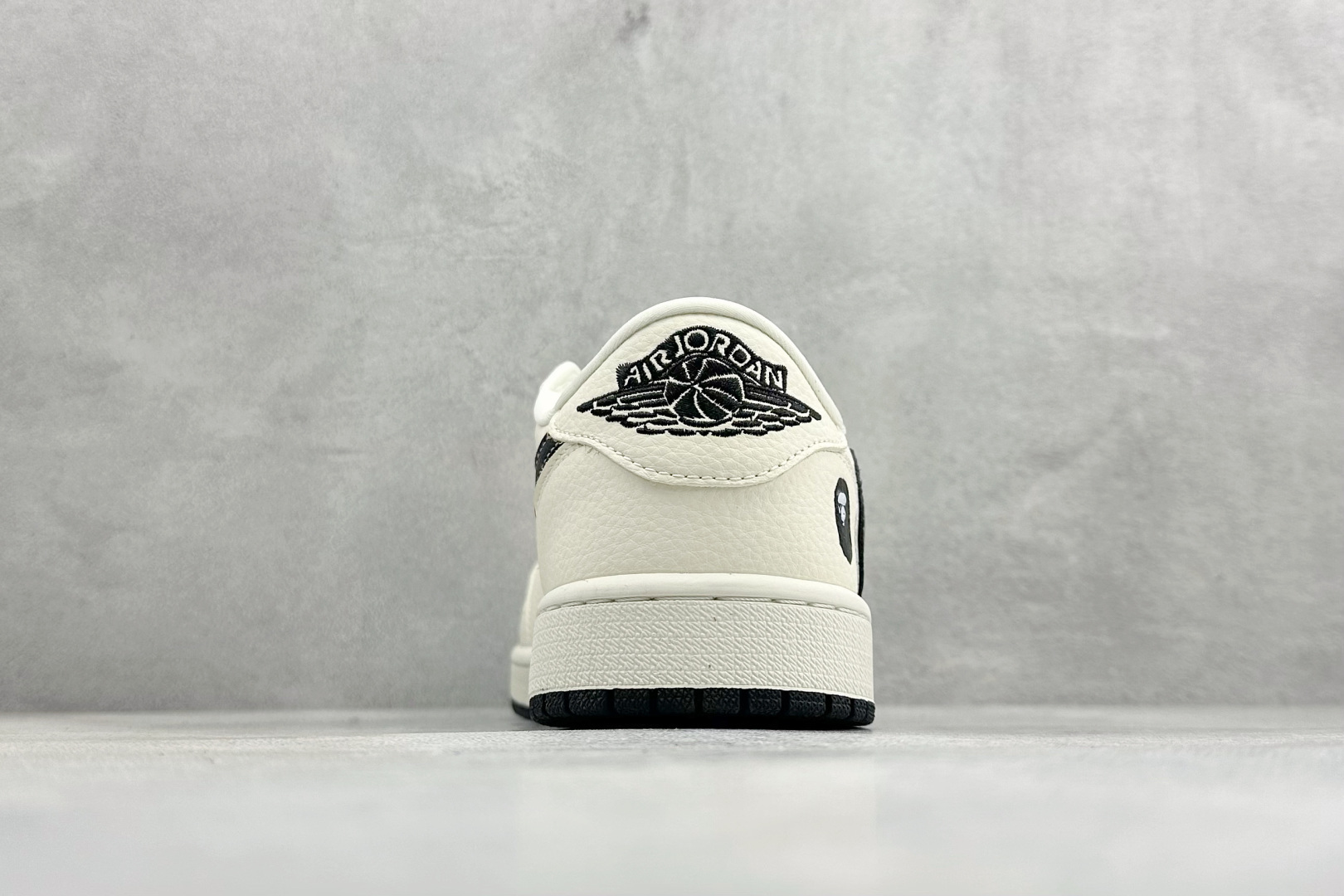 Nike Jordan Air Jordan倒勾 “ 猿人头联名——米黑印花” 高端定制 低帮 复古 减震 防滑 耐磨 篮球鞋 LD2028-074 Nike Jordan Air Jordan倒勾 “ 猿人头联名——米黑印花” 高端定制 低帮 复古 减震 防滑 耐磨 篮球鞋 LD2028-074
