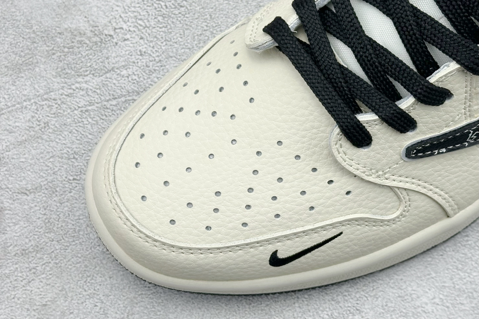 Nike Jordan Air Jordan倒勾 “ 猿人头联名——米黑印花” 高端定制 低帮 复古 减震 防滑 耐磨 篮球鞋 LD2028-074 Nike Jordan Air Jordan倒勾 “ 猿人头联名——米黑印花” 高端定制 低帮 复古 减震 防滑 耐磨 篮球鞋 LD2028-074
