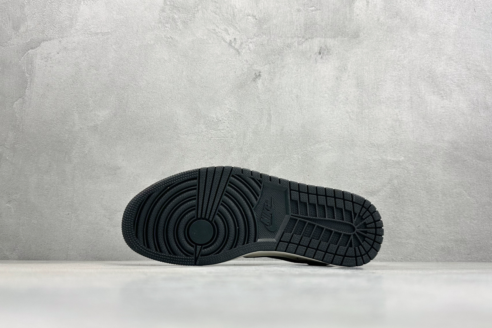 Nike Jordan Air Jordan倒勾 “ 猿人头联名——米黑印花” 高端定制 低帮 复古 减震 防滑 耐磨 篮球鞋 LD2028-074 Nike Jordan Air Jordan倒勾 “ 猿人头联名——米黑印花” 高端定制 低帮 复古 减震 防滑 耐磨 篮球鞋 LD2028-074