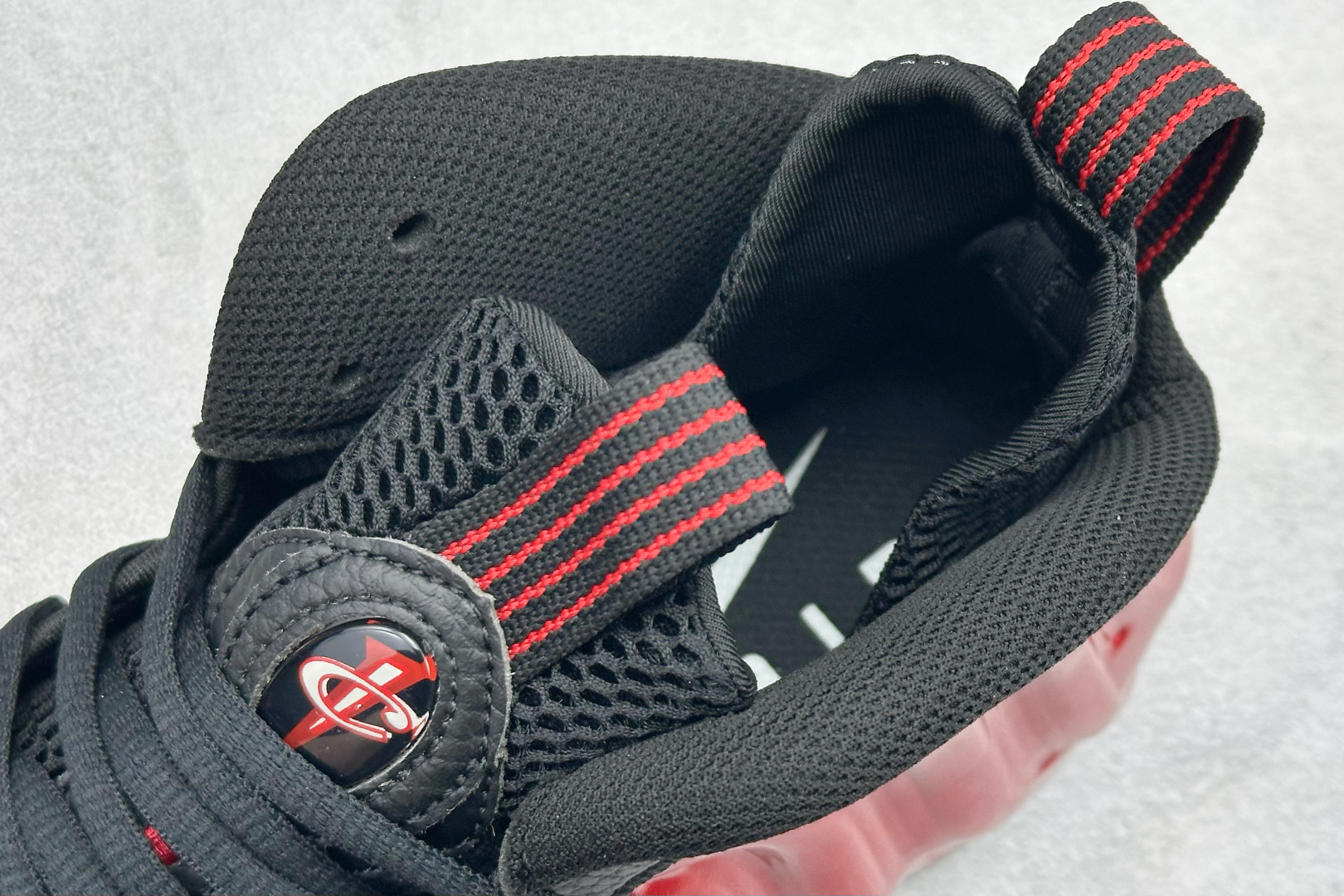 Nike Air Foamposite ONE 喷泡中帮复古篮球鞋 纯胶透明橡胶大底超强止滑 原楦纸板开