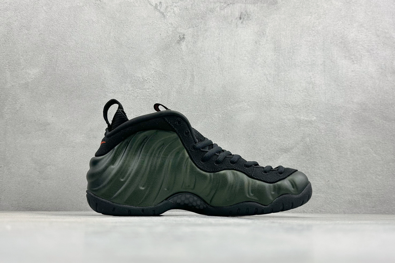 Nike Air Foamposite ONE 喷泡中帮复古篮球鞋 纯胶透明橡胶大底超强止滑 原楦纸板开