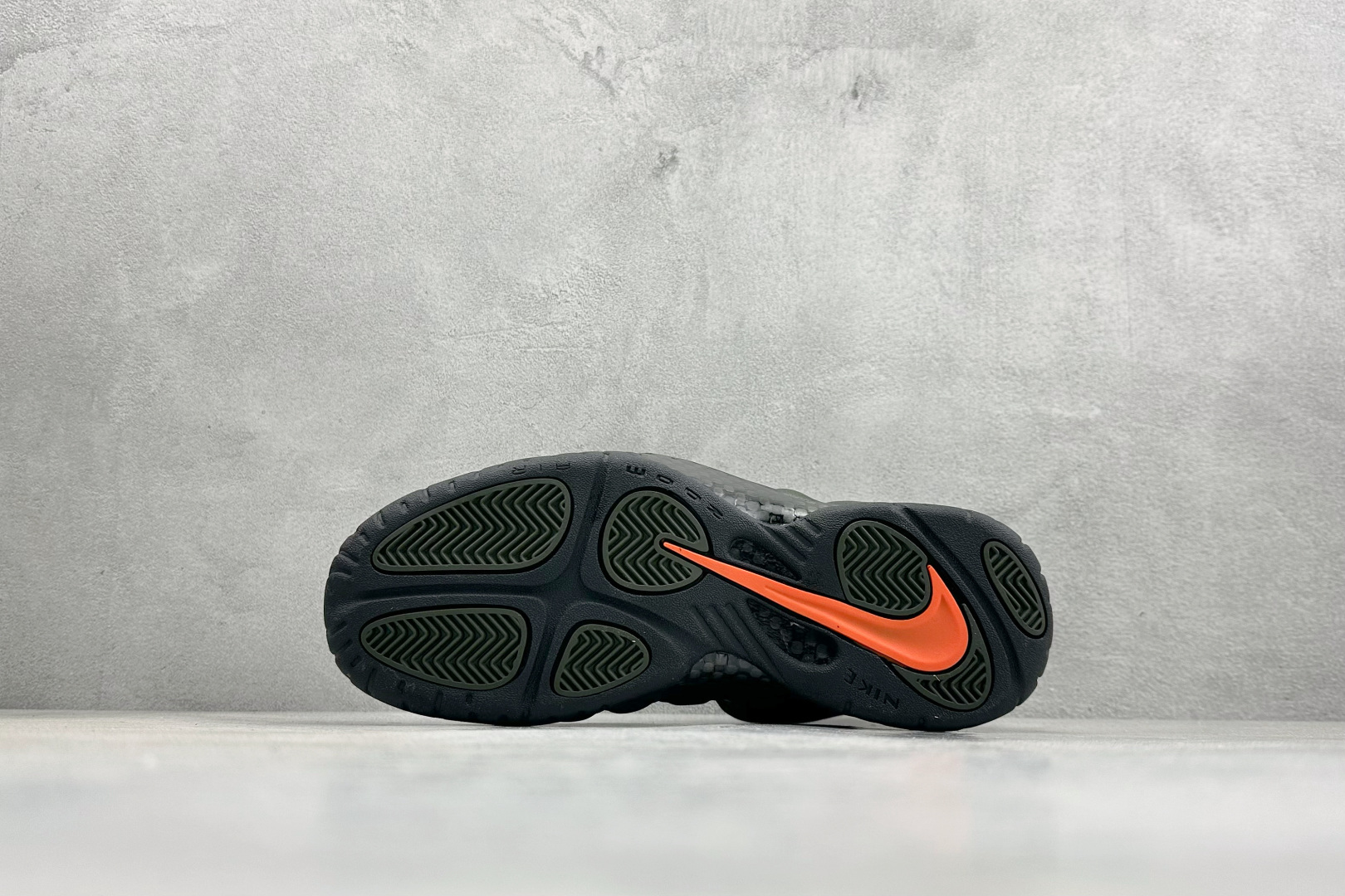 Nike Air Foamposite ONE 喷泡中帮复古篮球鞋 纯胶透明橡胶大底超强止滑 原楦纸板开