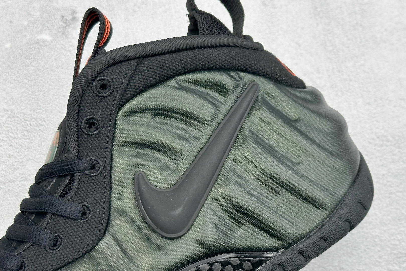 Nike Air Foamposite ONE 喷泡中帮复古篮球鞋 纯胶透明橡胶大底超强止滑 原楦纸板开