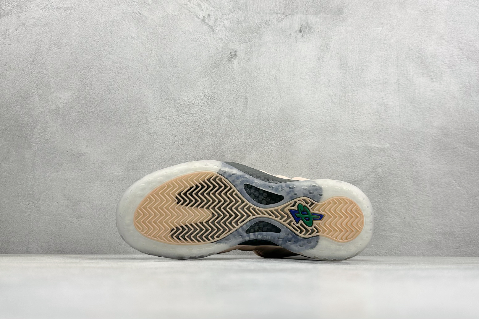 Nike Air Foamposite ONE 喷泡中帮复古篮球鞋 纯胶透明橡胶大底超强止滑 原楦纸板开