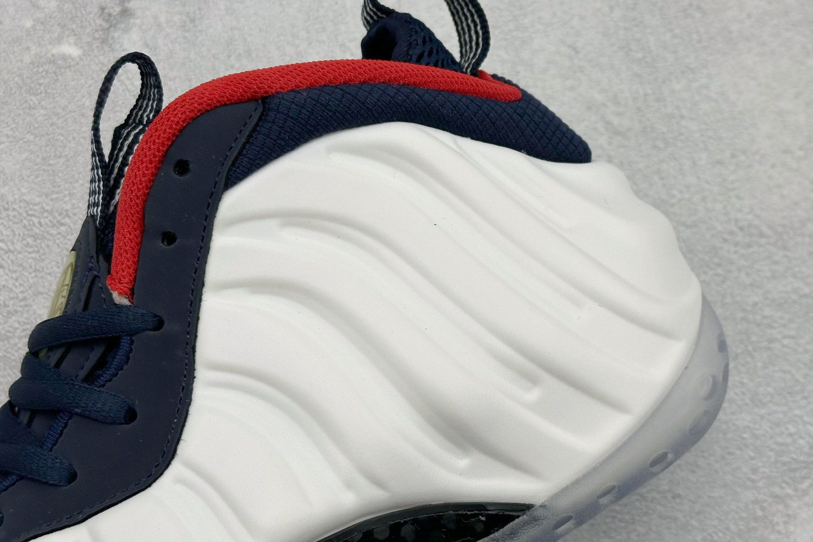 Nike Air Foamposite ONE 喷泡中帮复古篮球鞋 纯胶透明橡胶大底超强止滑 原楦纸板开