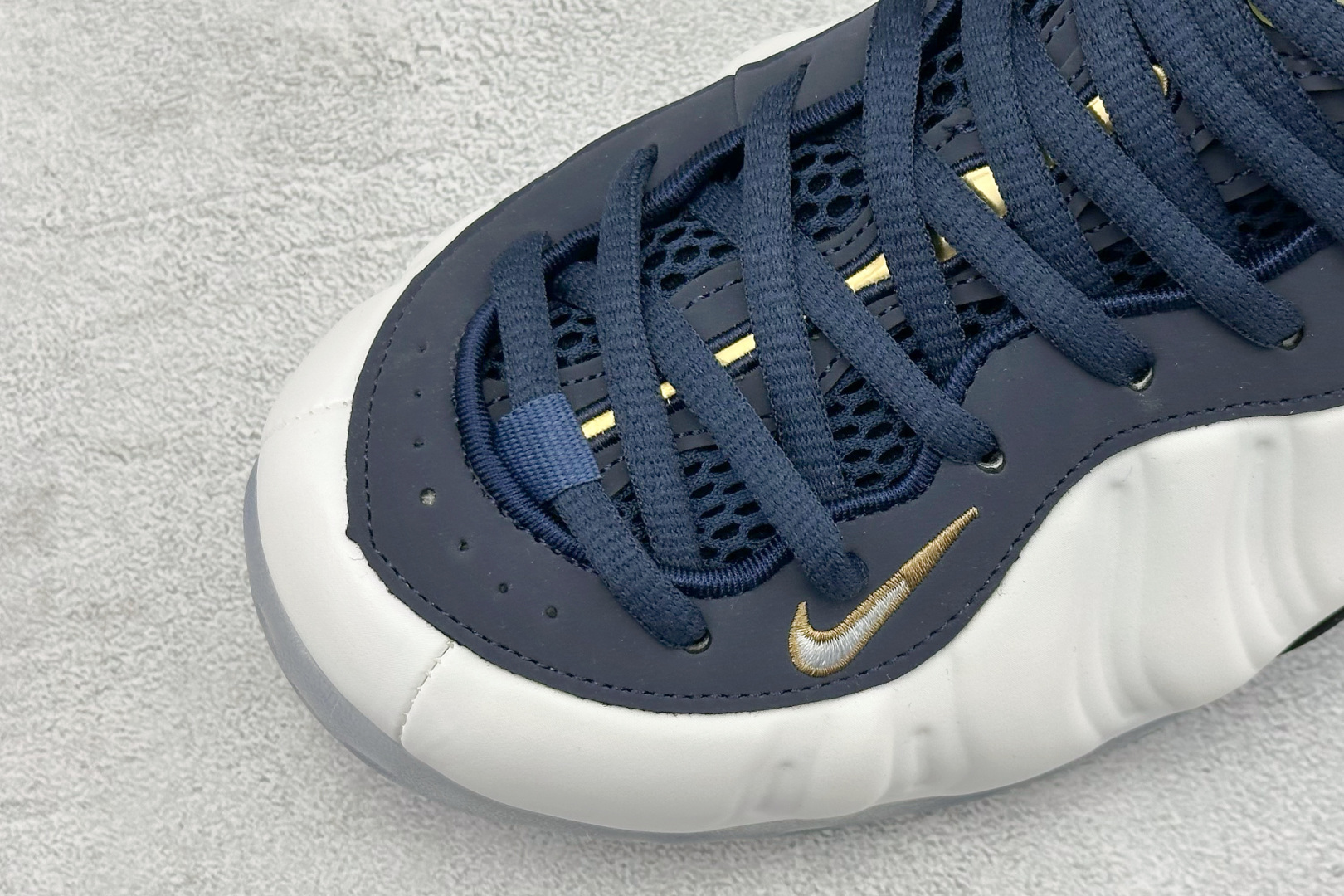 Nike Air Foamposite ONE 喷泡中帮复古篮球鞋 纯胶透明橡胶大底超强止滑 原楦纸板开