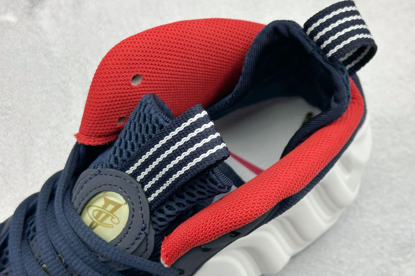 Nike Air Foamposite ONE 喷泡中帮复古篮球鞋 纯胶透明橡胶大底超强止滑 原楦纸板开