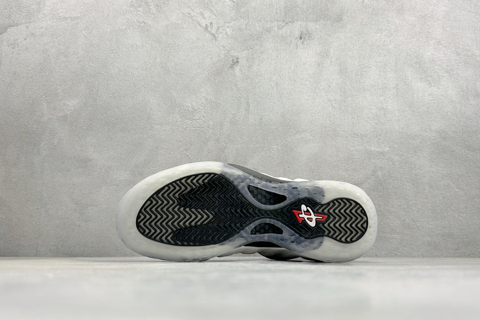 Nike Air Foamposite ONE 喷泡中帮复古篮球鞋 纯胶透明橡胶大底超强止滑 原楦纸板开