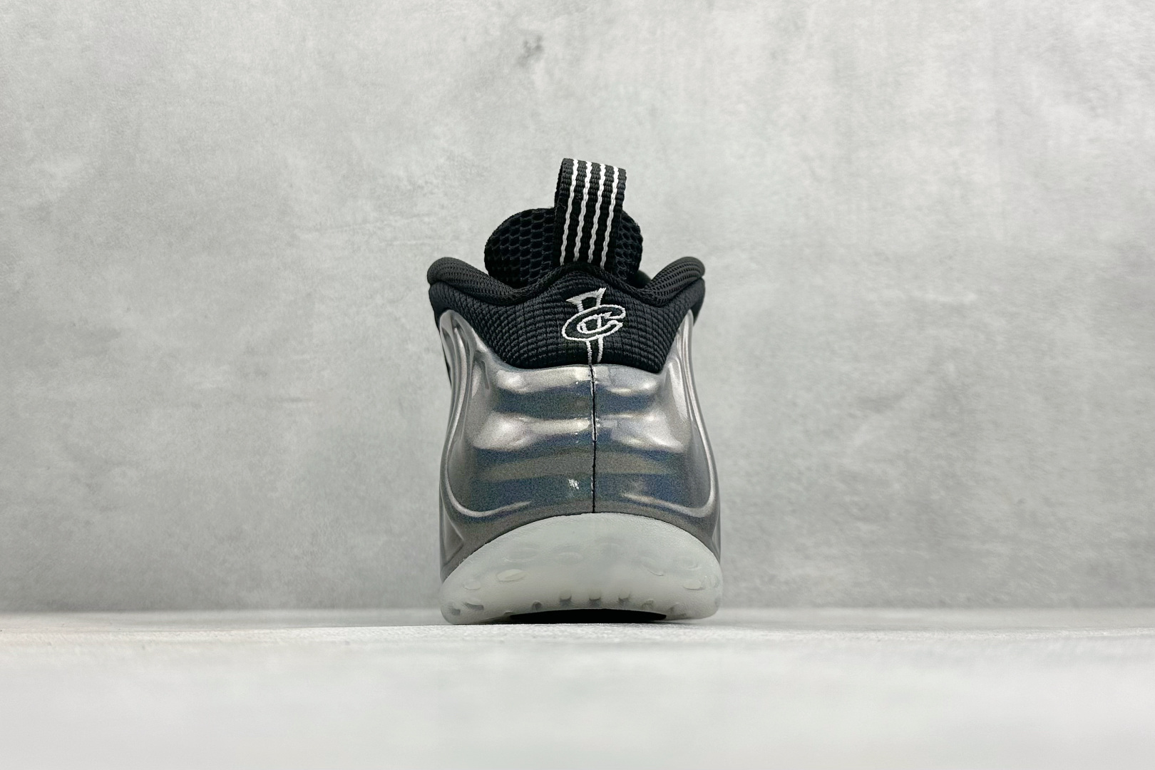 Nike Air Foamposite ONE 喷泡中帮复古篮球鞋 纯胶透明橡胶大底超强止滑 原楦纸板开