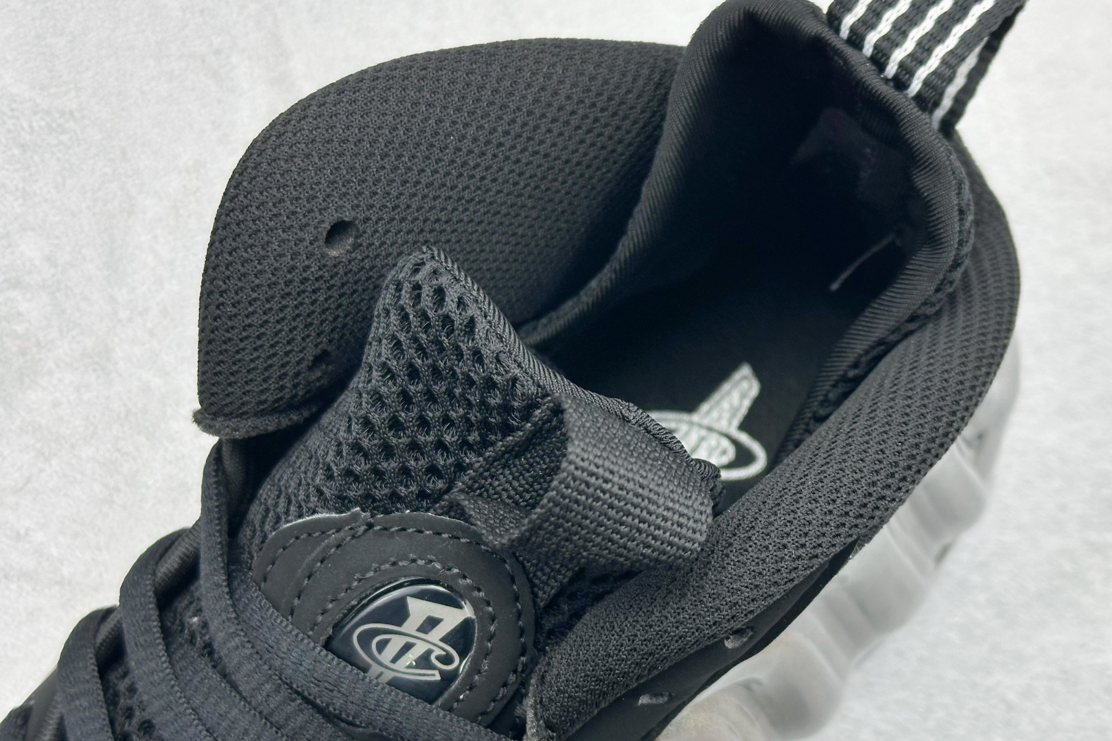 Nike Air Foamposite ONE 喷泡中帮复古篮球鞋 纯胶透明橡胶大底超强止滑 原楦纸板开