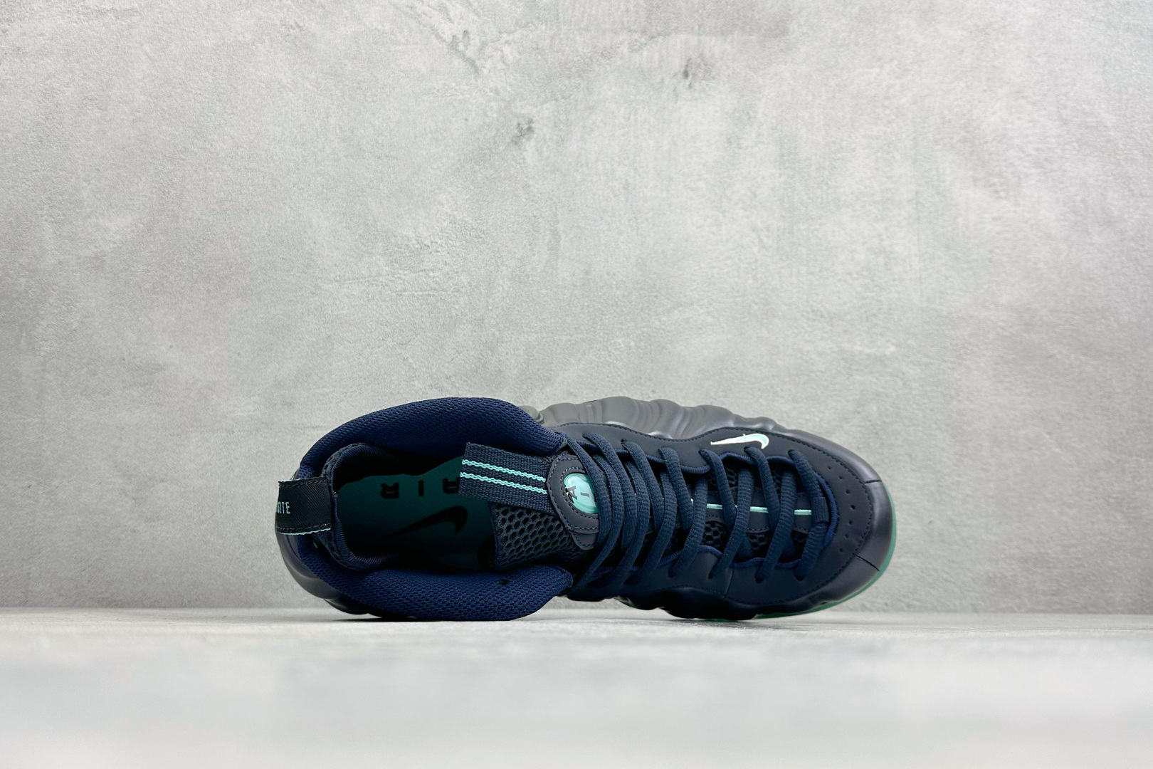 Nike Air Foamposite ONE 喷泡中帮复古篮球鞋 纯胶透明橡胶大底超强止滑 原楦纸板开