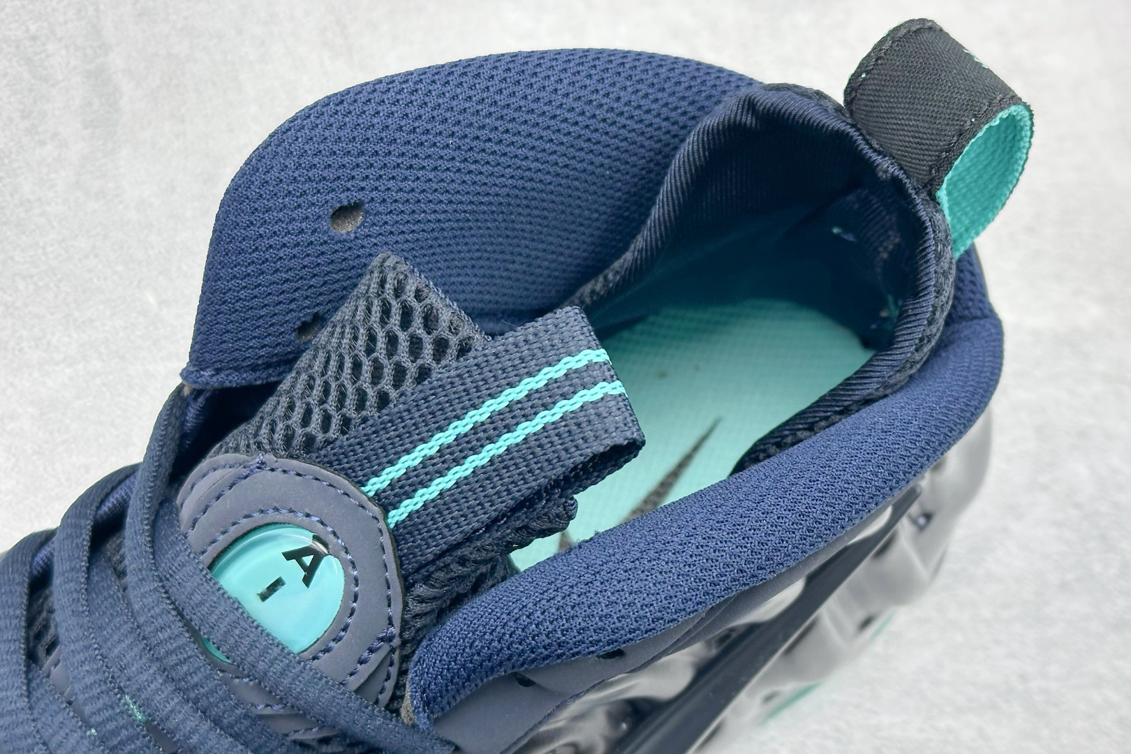 Nike Air Foamposite ONE 喷泡中帮复古篮球鞋 纯胶透明橡胶大底超强止滑 原楦纸板开