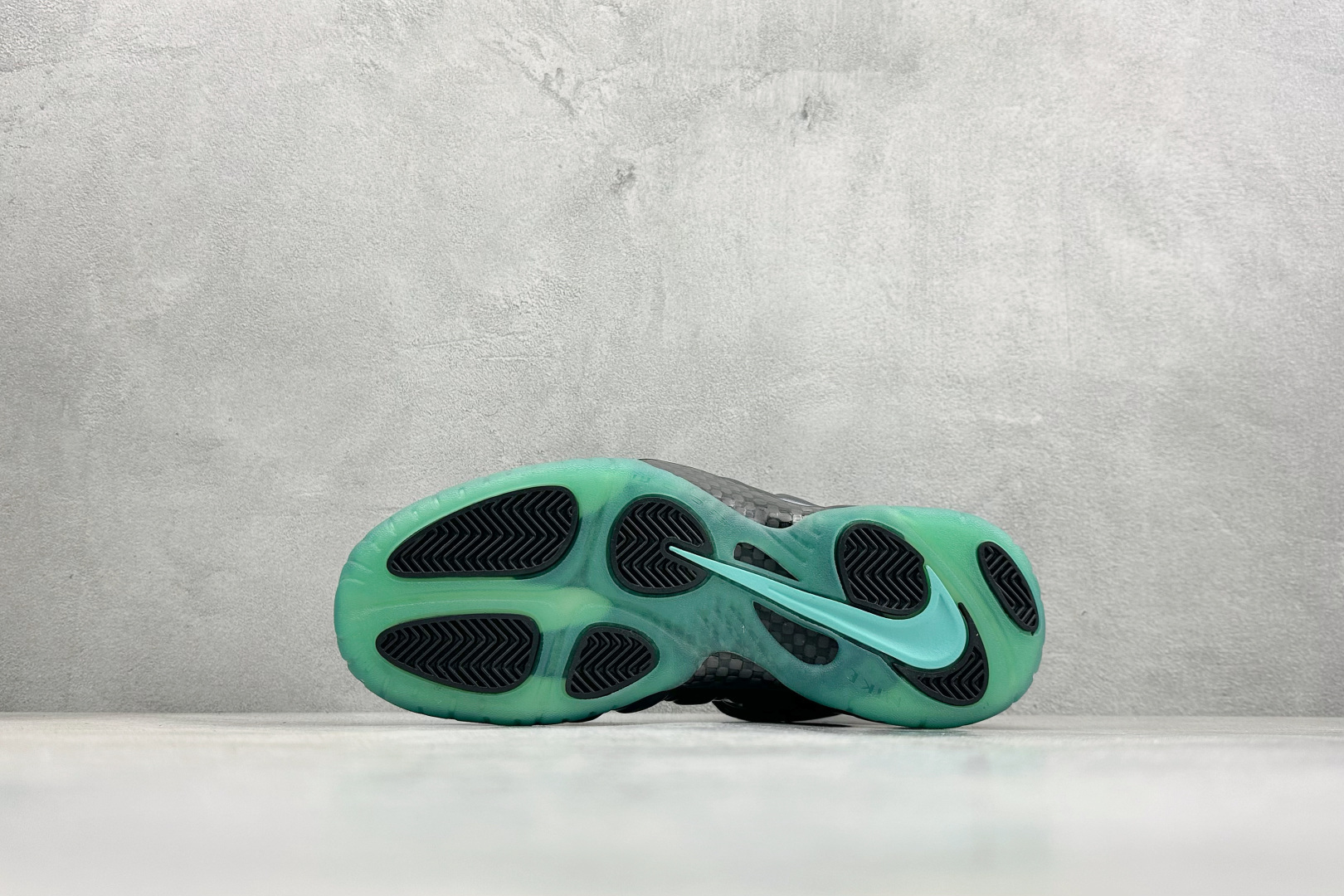 Nike Air Foamposite ONE 喷泡中帮复古篮球鞋 纯胶透明橡胶大底超强止滑 原楦纸板开