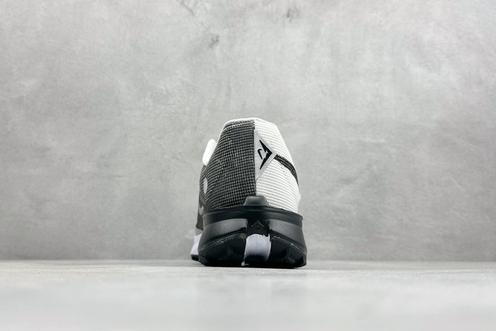 NIKE REACT TERRA KIGER 10马拉松休闲运动慢跑鞋 NF1868-010