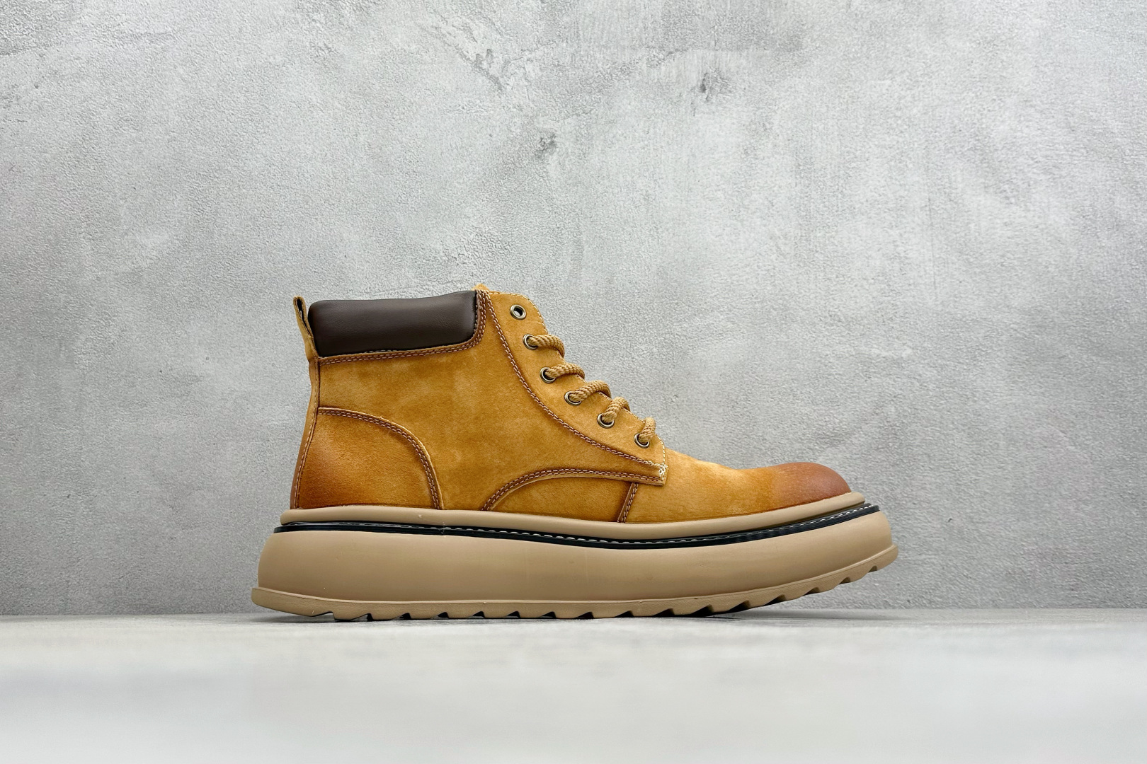 Timberland添柏岚/天伯伦 秋冬新品 秋冬必备户外休闲大黄靴系列 TB10035 Timberland添柏岚/天伯伦 秋冬新品 秋冬必备户外休闲大黄靴系列 TB10035