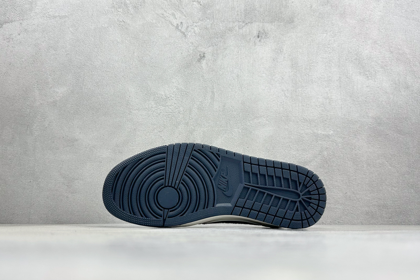 Nike Jordan Air Jordan倒勾 “ LV联名——蓝红牛仔勾” 高端定制 低帮 复古 减震 防滑 耐磨 篮球鞋 JW1188-168