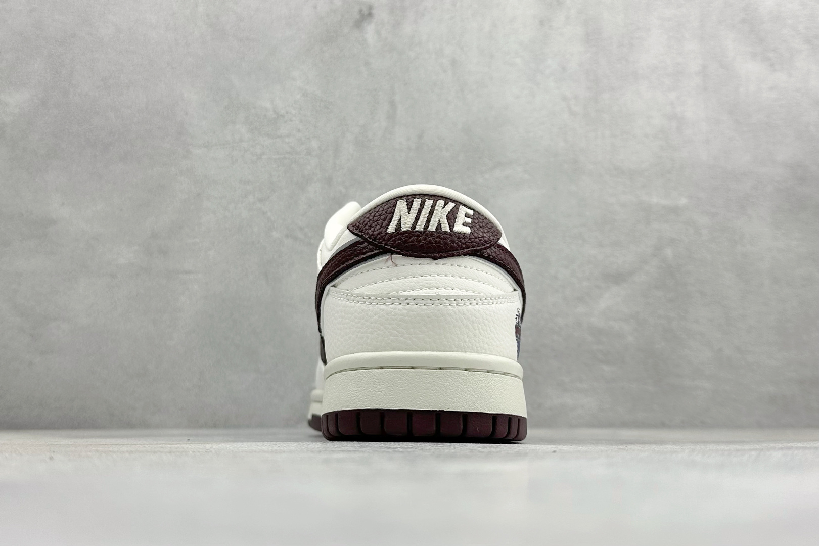 Nike SB Dunk Low ”LV联名“——白酒红” 高端定制 低帮休闲板鞋 YF9511-917 Nike SB Dunk Low ”LV联名“——白酒红” 高端定制 低帮休闲板鞋 YF9511-917