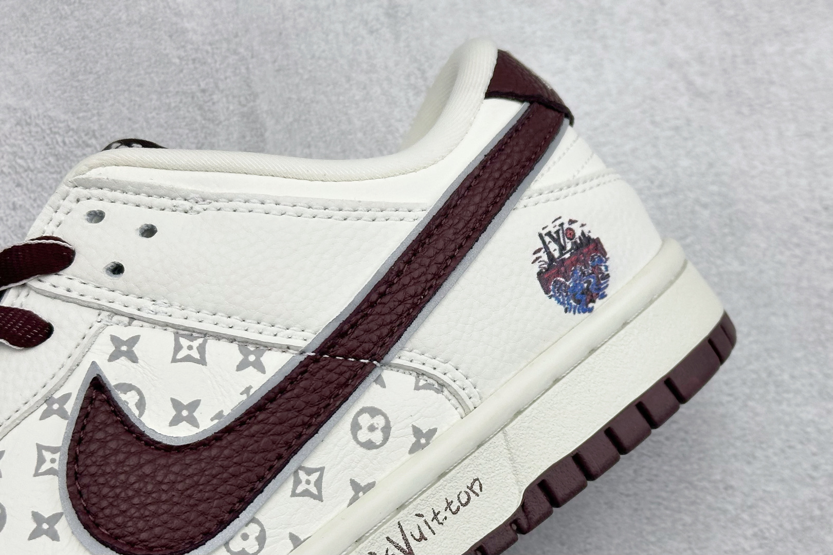 Nike SB Dunk Low ”LV联名“——白酒红” 高端定制 低帮休闲板鞋 YF9511-917 Nike SB Dunk Low ”LV联名“——白酒红” 高端定制 低帮休闲板鞋 YF9511-917