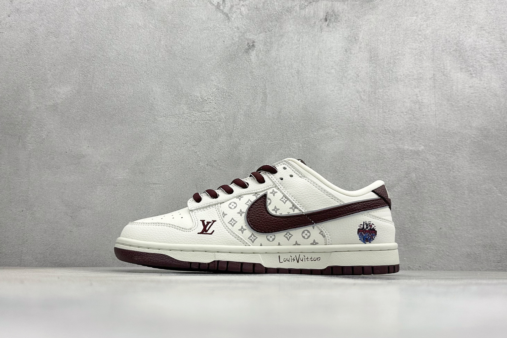 Nike SB Dunk Low ”LV联名“——白酒红” 高端定制 低帮休闲板鞋 YF9511-917 Nike SB Dunk Low ”LV联名“——白酒红” 高端定制 低帮休闲板鞋 YF9511-917