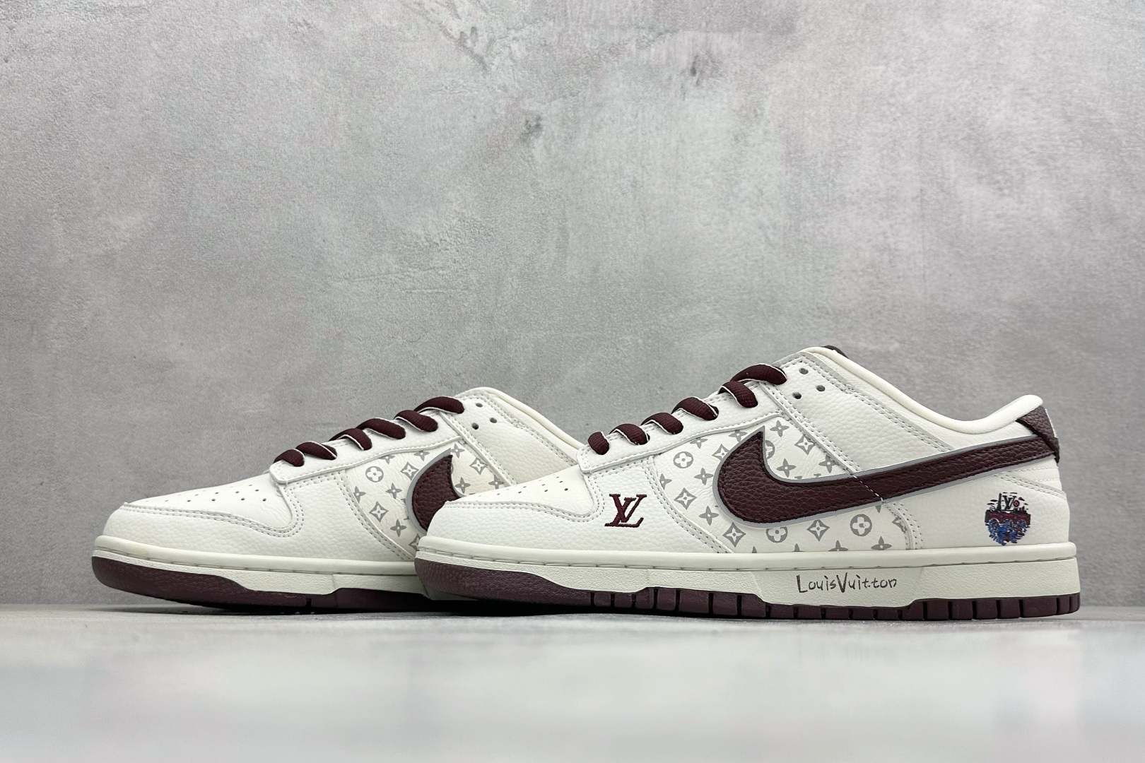 Nike SB Dunk Low ”LV联名“——白酒红” 高端定制 低帮休闲板鞋 YF9511-917 Nike SB Dunk Low ”LV联名“——白酒红” 高端定制 低帮休闲板鞋 YF9511-917