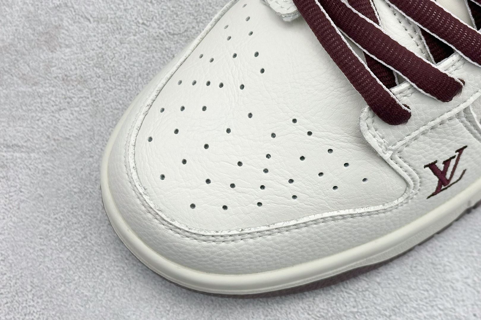 Nike SB Dunk Low ”LV联名“——白酒红” 高端定制 低帮休闲板鞋 YF9511-917 Nike SB Dunk Low ”LV联名“——白酒红” 高端定制 低帮休闲板鞋 YF9511-917